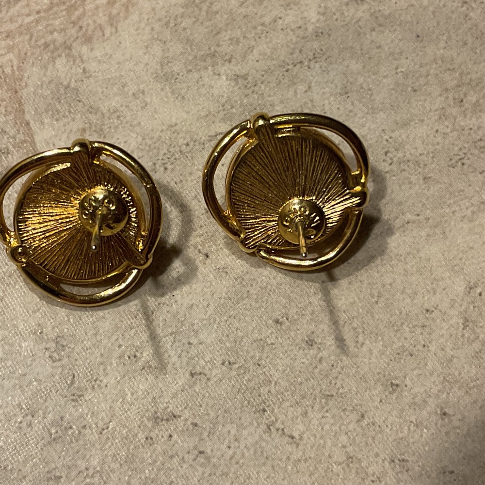 Monet vintage pierced earrings faux pearl goldtone - Picture 4 of 7